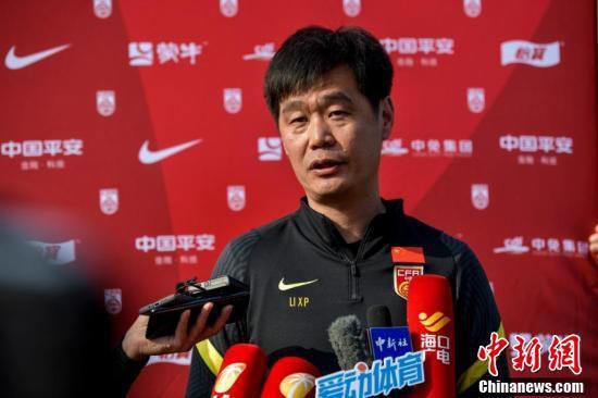 于是我就被叔叔给拯救了动漫免费观看动漫